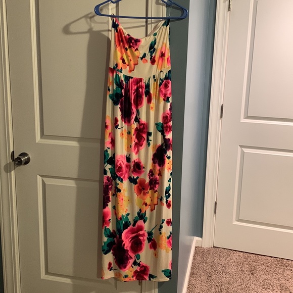 Medium strapless dress with pockets! Like new! - Picture 3 of 5
